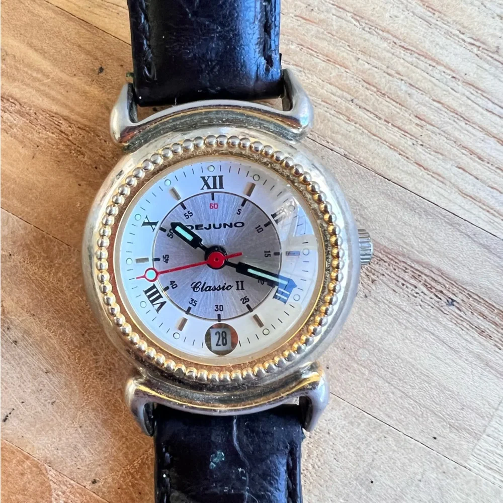 Vintage Dejuno ladies classic dress watch NEW BATTERY
